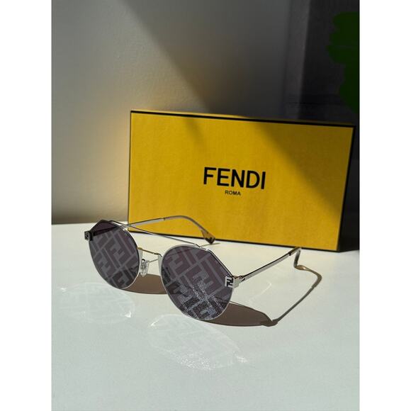NEW Fendi FE40060U Silver Logo Mirror Round Unisex Sunglasses - Picture 2 of 6